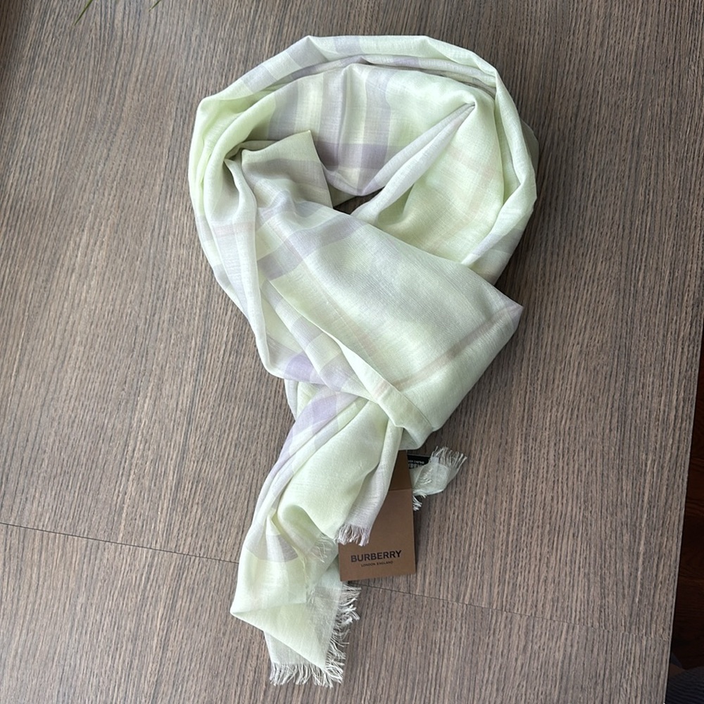 BNWT Burberry Silk/Wool blend scarf